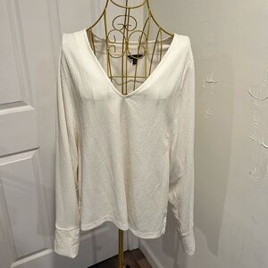 Banana Republic Ivory White Doleman Sleeve v neck Blouse w/long sleeves Size XL